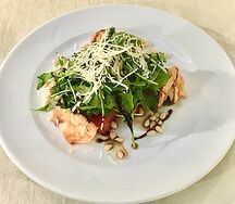 Салат с рукколой и креветками