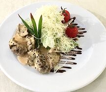 Теплый салат из куриной печени