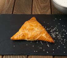 Самса из слоёного теста с говядиной