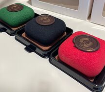 Сет из муссовых пирожных Моти Рай