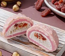 Клубника-фундук в шоколаде со вкусом клубники 