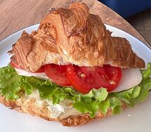 Круассан с курицей