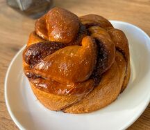 Булочка с корицей