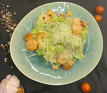 Салат Цезарь с креветкой