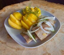 Сельдь слабосоленая с отварным картофелем и луком