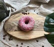 Пончик (донат) клубничный