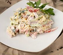 Салат с ветчиной и сыром