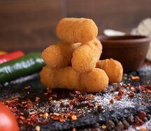 Сырные палочки с соусом