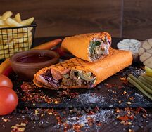 Шаурма в сырном лаваше с курицей