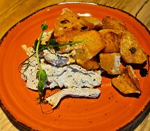 Чикен Строганов с картофельными дольками