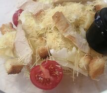 Салат Цезарь с курицей