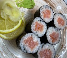 Маки ролл лосось 