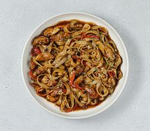 Удон с курицей в азиатском стиле