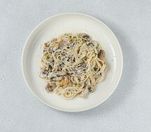 Спагетти с курицей и грибами