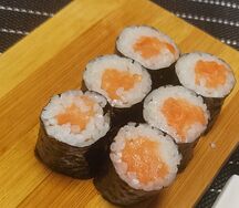Мини ролл с лососем