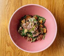 Теплый салат с куриной печенью