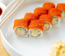 Калифорния с крабом и икрой тобико