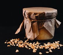 Домашняя арахисовая паста с мёдом и солью