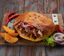 Шаурма в пите с ягненком и телятиной