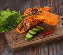 Мега шаурма в сырном лаваше с телятиной