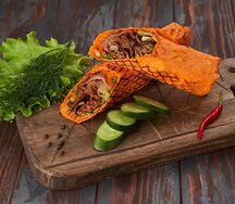 Мега шаурма в сырном лаваше с ягненком и курицей