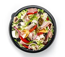 Салат с индейкой, ветчиной и беконом