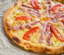 Хачапури с беконом и томатами