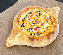 Хачапури по-аджарски с сыром, томатом и базиликом