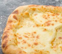 Хачапури с тройным сыром