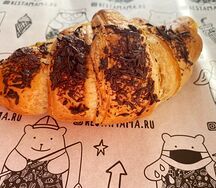 Круассан с шоколадом