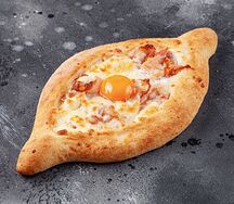 Хачапури по-аджарски с беконом