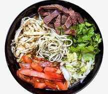 Холодный суп Кукси с говядиной