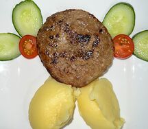 Котлетка с пюрешкой