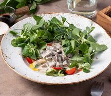 Теплый салат с говяжьим языком