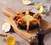 Тигровые креветки на кеци с чесноком