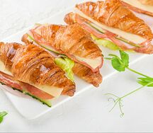 Круассан с ветчиной и сыром
