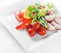 Ассорти из свежих овощей