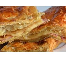 Слойка с ветчиной и сыром