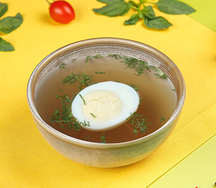Куриный бульон с яйцом