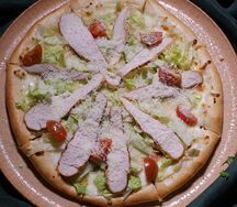 Пицца Цезарь с куриным филе