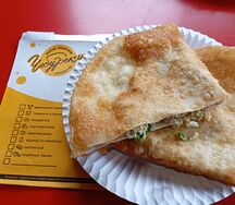 С рыбой, луком и яйцом