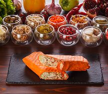 В сырном лаваше с курицей