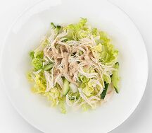 Салат с курицей и кунжутным соусом