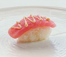 Суши с тунцом