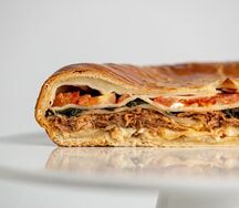 Kurnik mini с говядиной в томате и базиликом