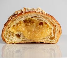 Круассан миндальный