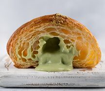 Круассан фисташковый 