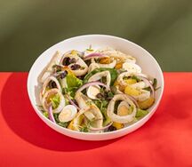 Салат с картофелем и кальмаром