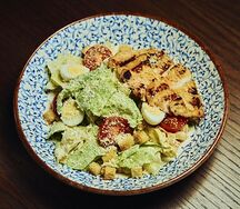 Салат цезарь с курицей