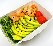 Салат коктейль с креветкой и авокадо